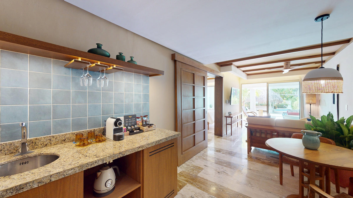 ZEL SWIM-UP SUITE - Gallery 1