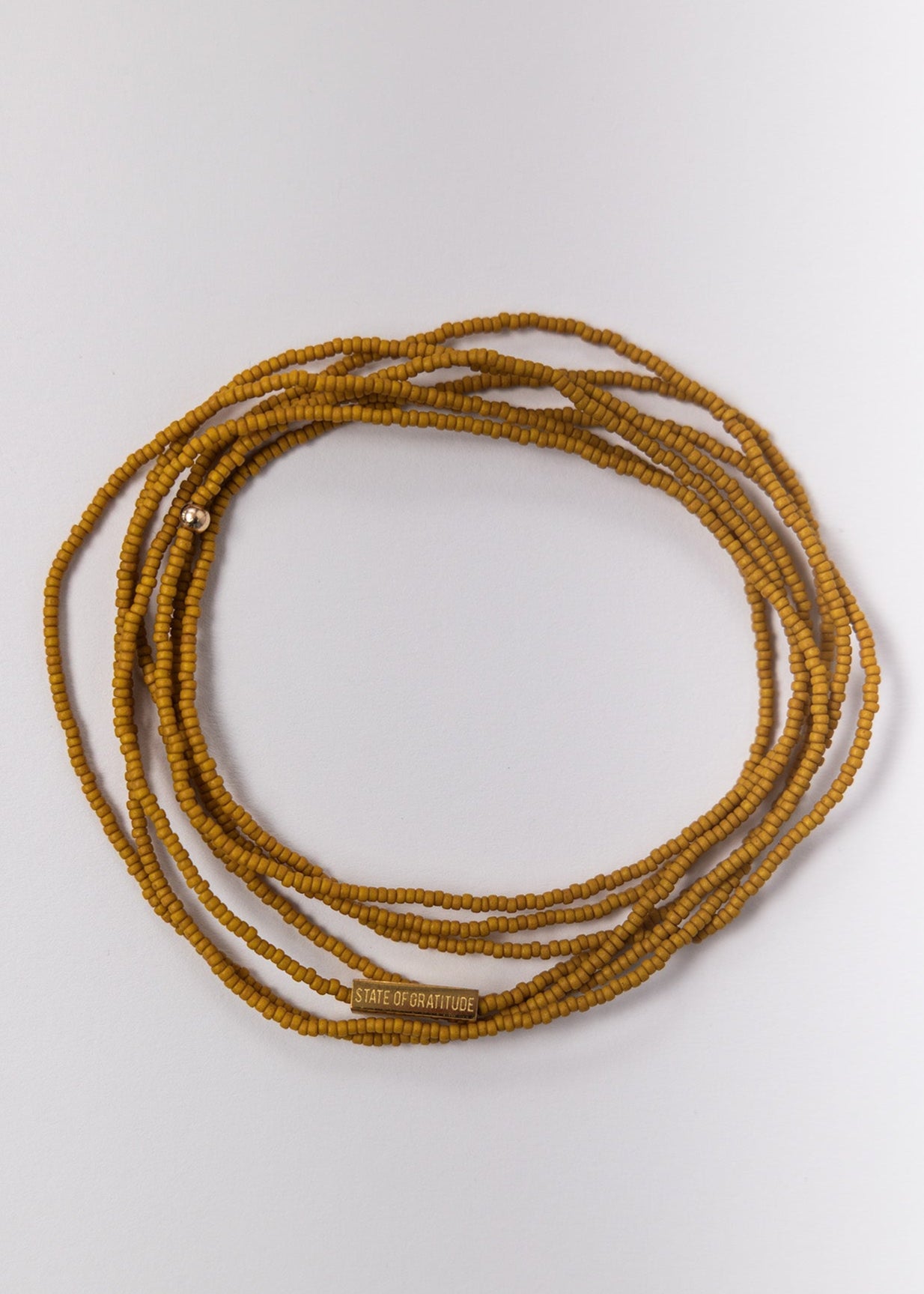 Pulsera de gratitud color mostaza